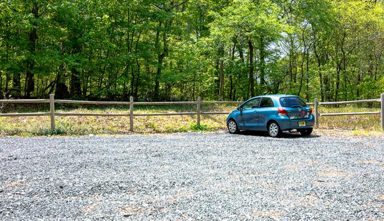 Parking at Snuffy Hollow Trail
